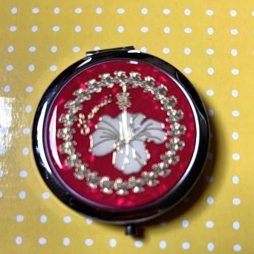 Hawaiian Hibiscus White and Gold Compact Mirror with Red background - Elegant and Portable Makeup Mirror