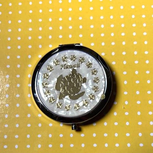 Hawaiian Gold Sea Turtle Compact Mirror with Silver background – Elegant and Portable Makeup Mirror